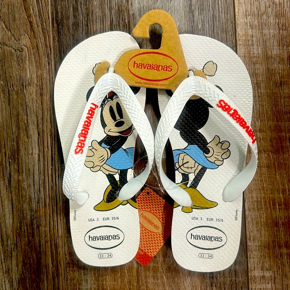 NWT Disney Havaianas flip flops, Sz 3